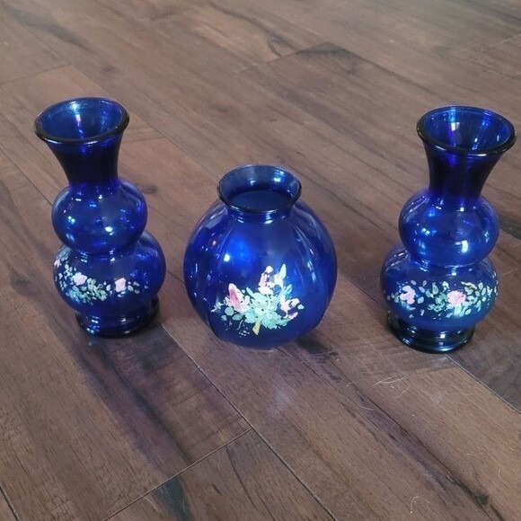 Set of 3 Vintage Cobalt Blue Glass‎ Vases Hand Painted Floral Accent - Picture 2 of 6
